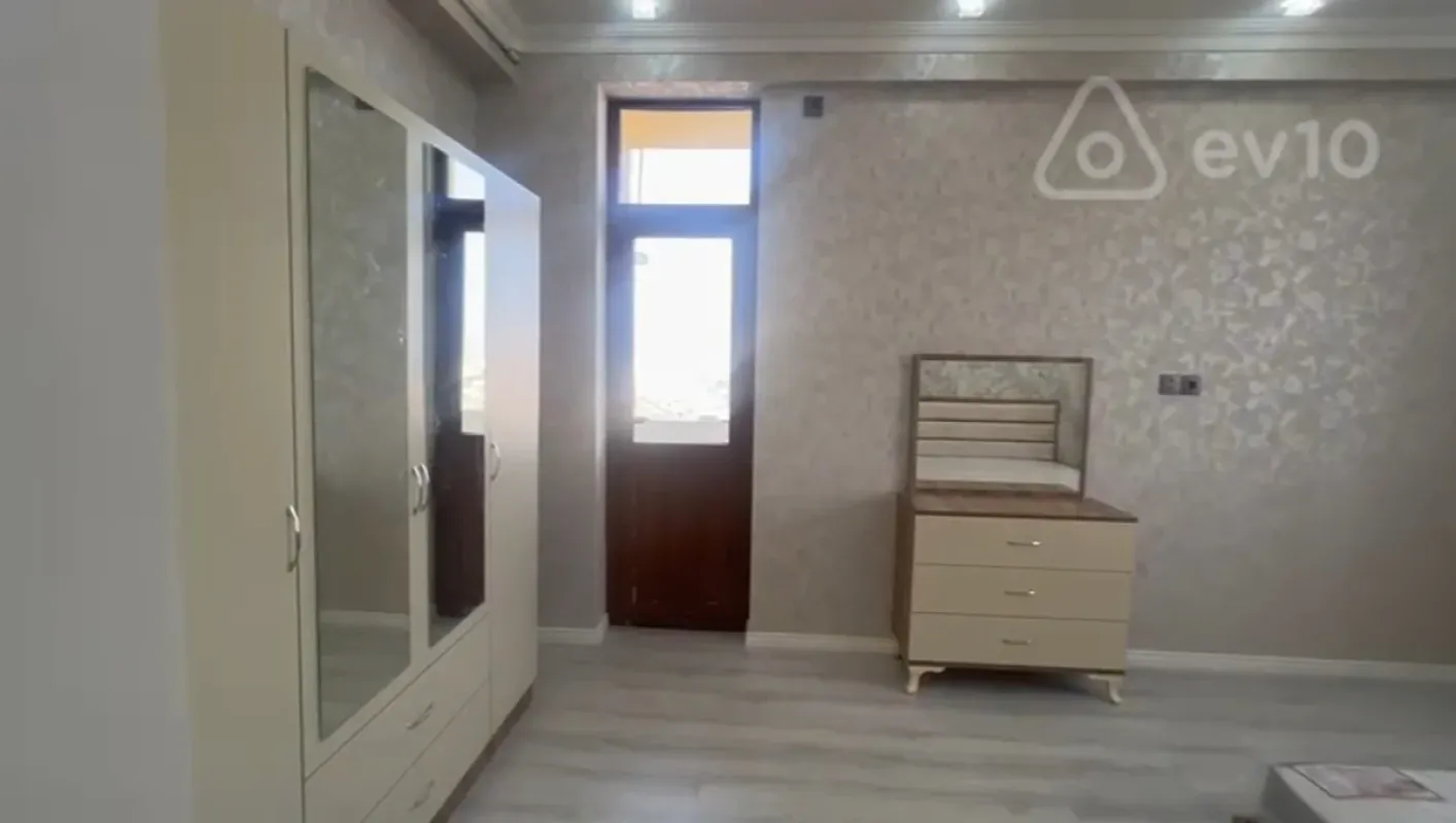 Kirayə verilir 2 otaqlı yeni tikili 67 m²