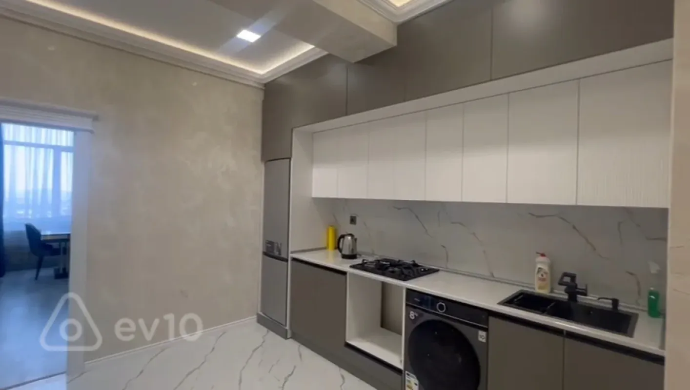 Kirayə verilir 2 otaqlı yeni tikili 67 m²