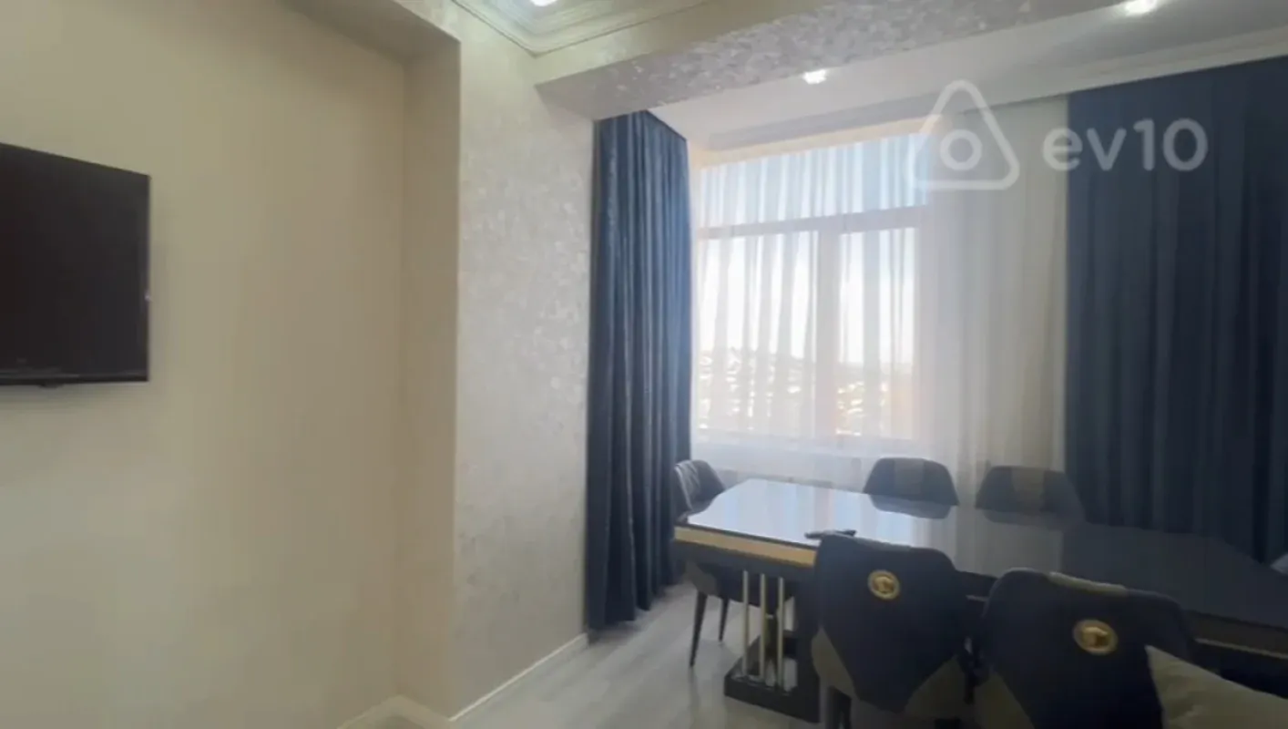Kirayə verilir 2 otaqlı yeni tikili 67 m²