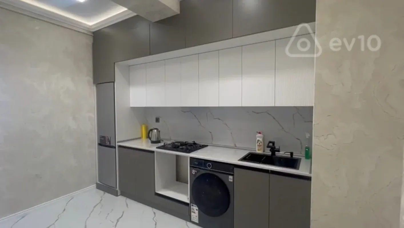 Kirayə verilir 2 otaqlı yeni tikili 67 m²