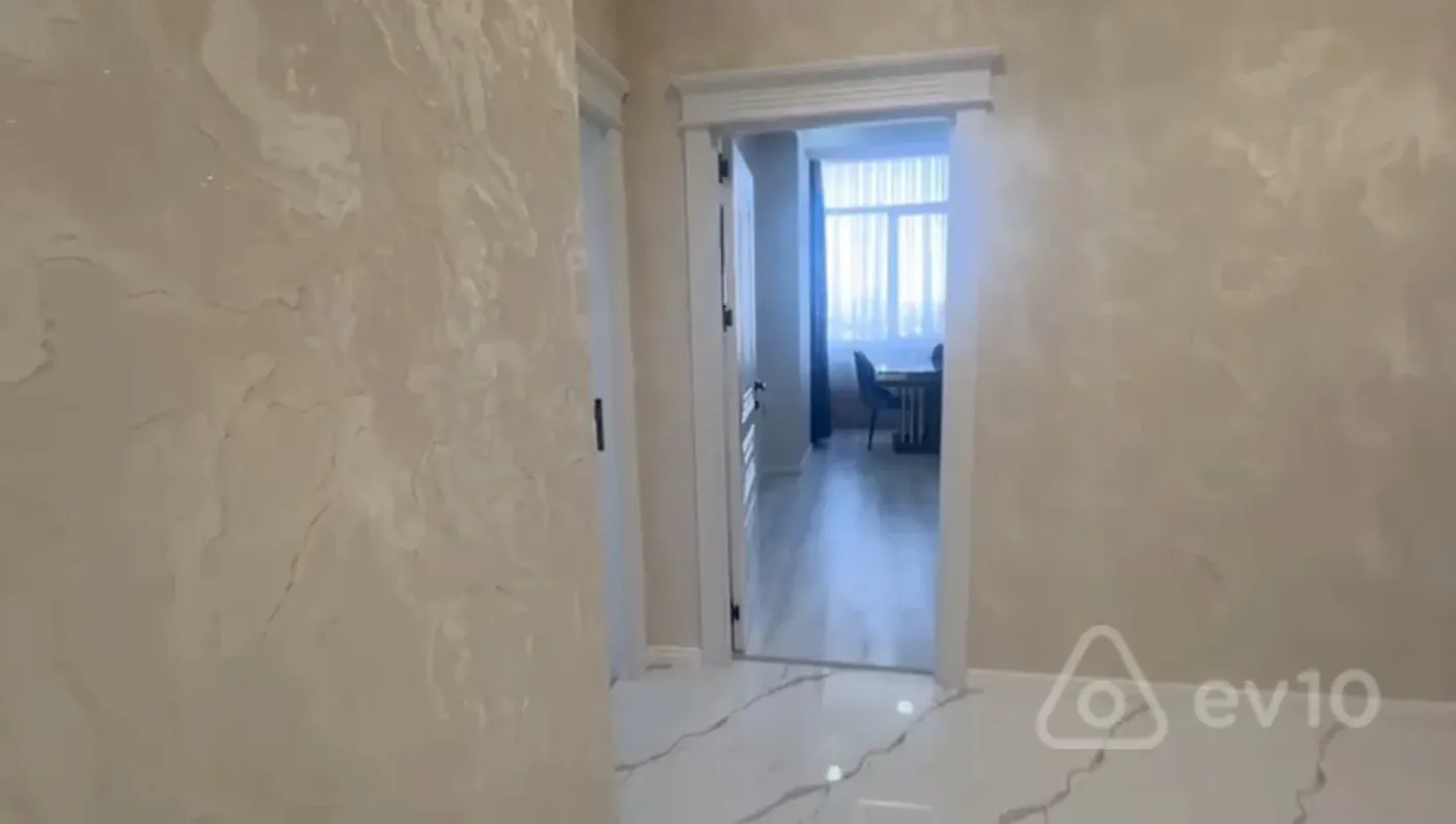 Kirayə verilir 2 otaqlı yeni tikili 67 m²