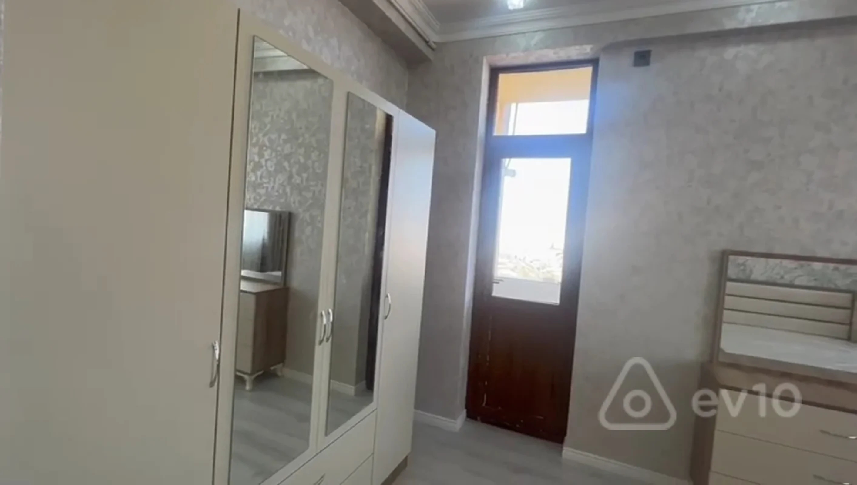 Kirayə verilir 2 otaqlı yeni tikili 67 m²