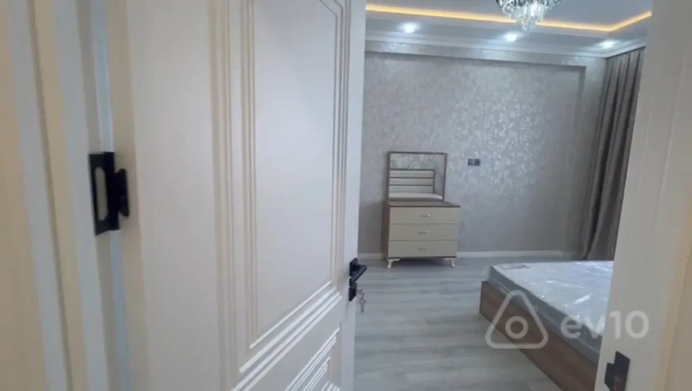 Kirayə verilir 2 otaqlı yeni tikili 67 m²