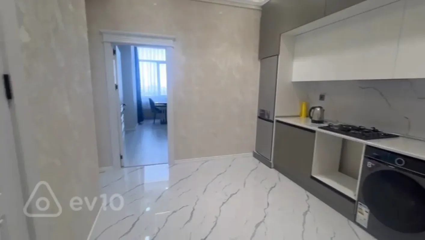Kirayə verilir 2 otaqlı yeni tikili 67 m²