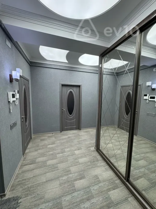 Kirayə verilir 3 otaqlı yeni tikili 130 m²