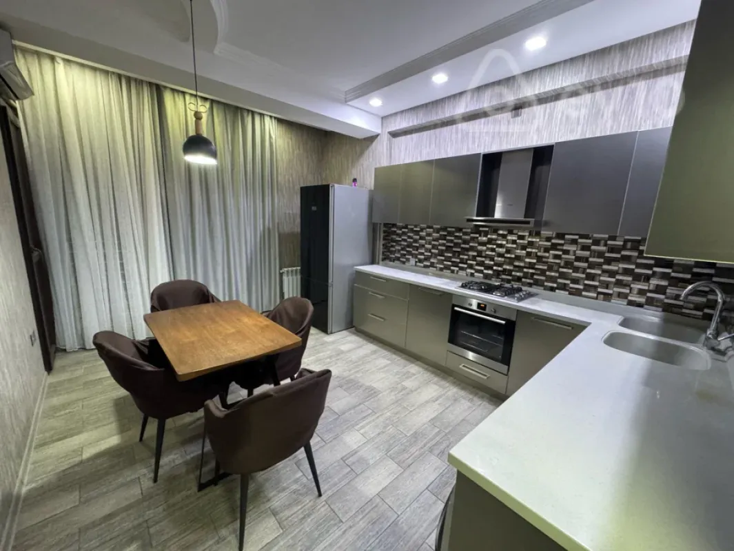 Kirayə verilir 3 otaqlı yeni tikili 130 m²