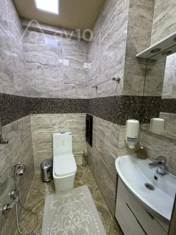 Kirayə verilir 3 otaqlı yeni tikili 130 m²