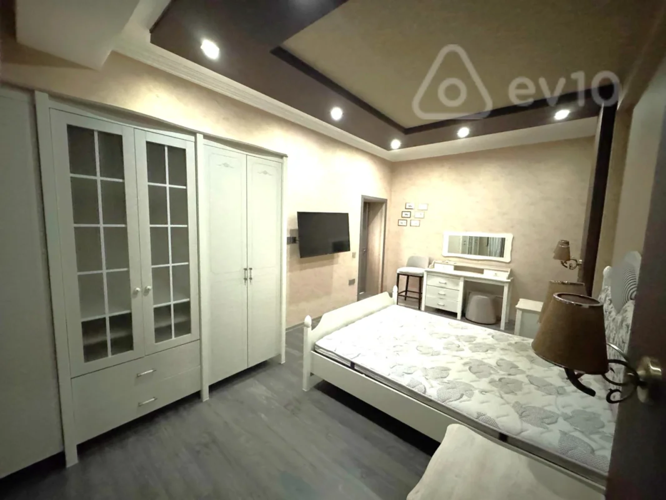 Kirayə verilir 3 otaqlı yeni tikili 130 m²