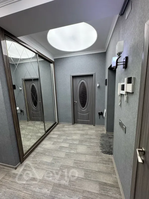 Kirayə verilir 3 otaqlı yeni tikili 130 m²