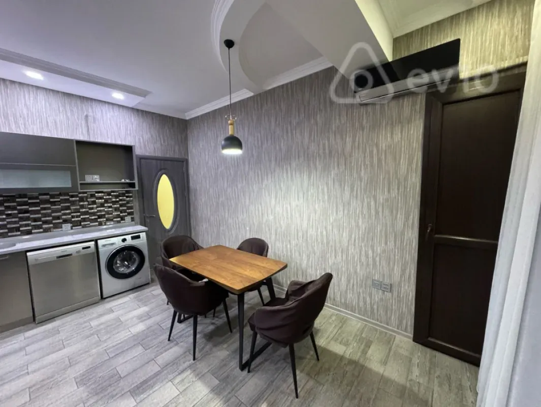 Kirayə verilir 3 otaqlı yeni tikili 130 m²