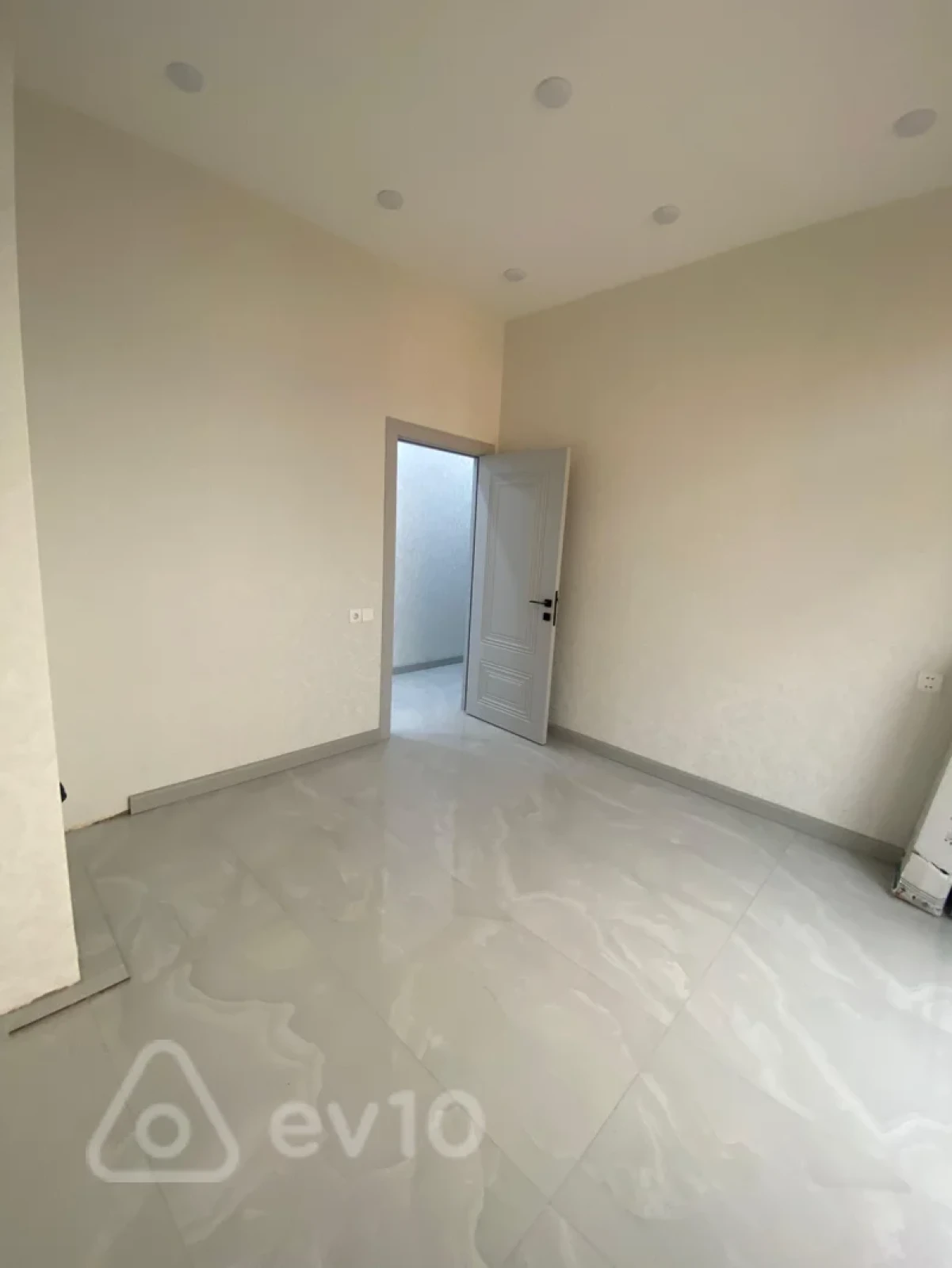 Satılır 3 otaqlı yeni tikili 83.7 m²