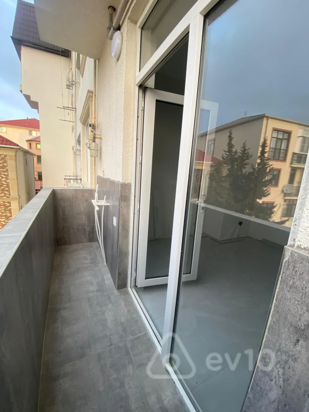 Satılır 3 otaqlı yeni tikili 83.7 m²