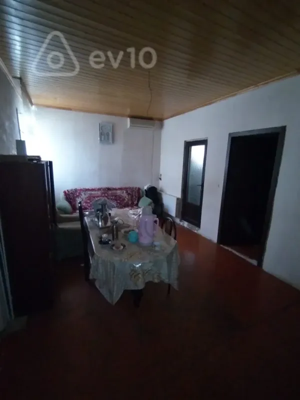 Satılır 7 otaqlı həyət evi 260 m²