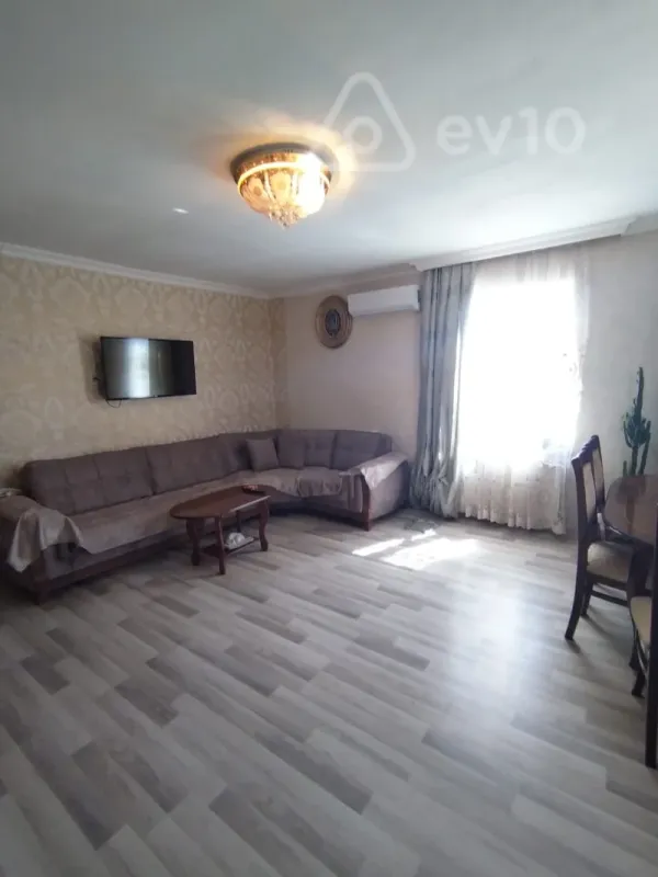 Satılır 7 otaqlı həyət evi 260 m²