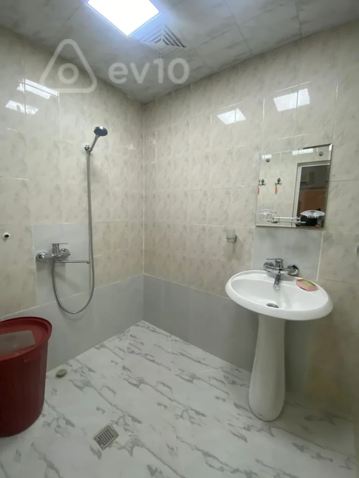 Kirayə verilir 2 otaqlı köhnə tikili 59 m²