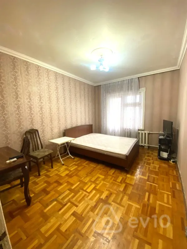 Kirayə verilir 2 otaqlı köhnə tikili 59 m²