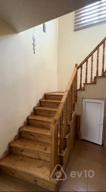 Satılır 6 otaqlı həyət evi 260 m²