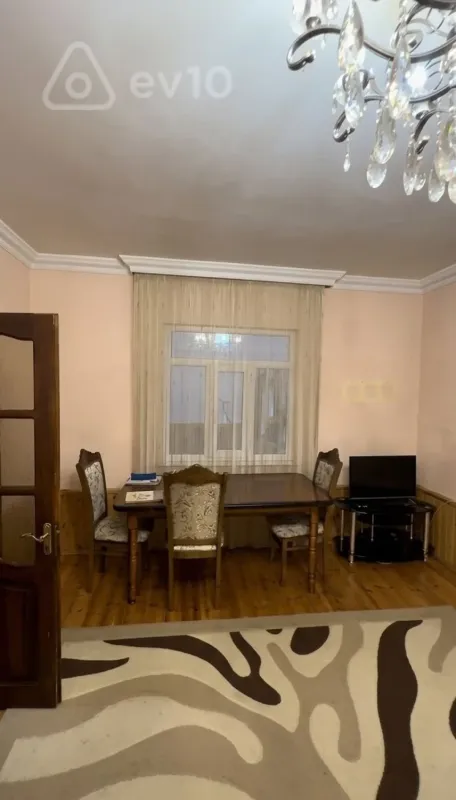 Satılır 6 otaqlı həyət evi 260 m²