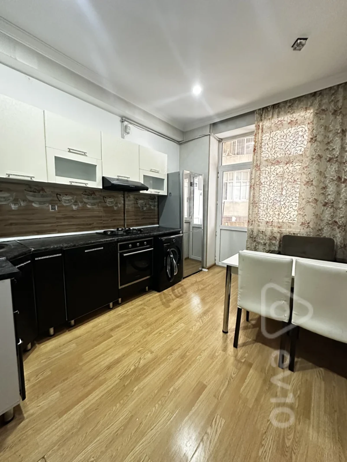Kirayə verilir 2 otaqlı yeni tikili 75 m²