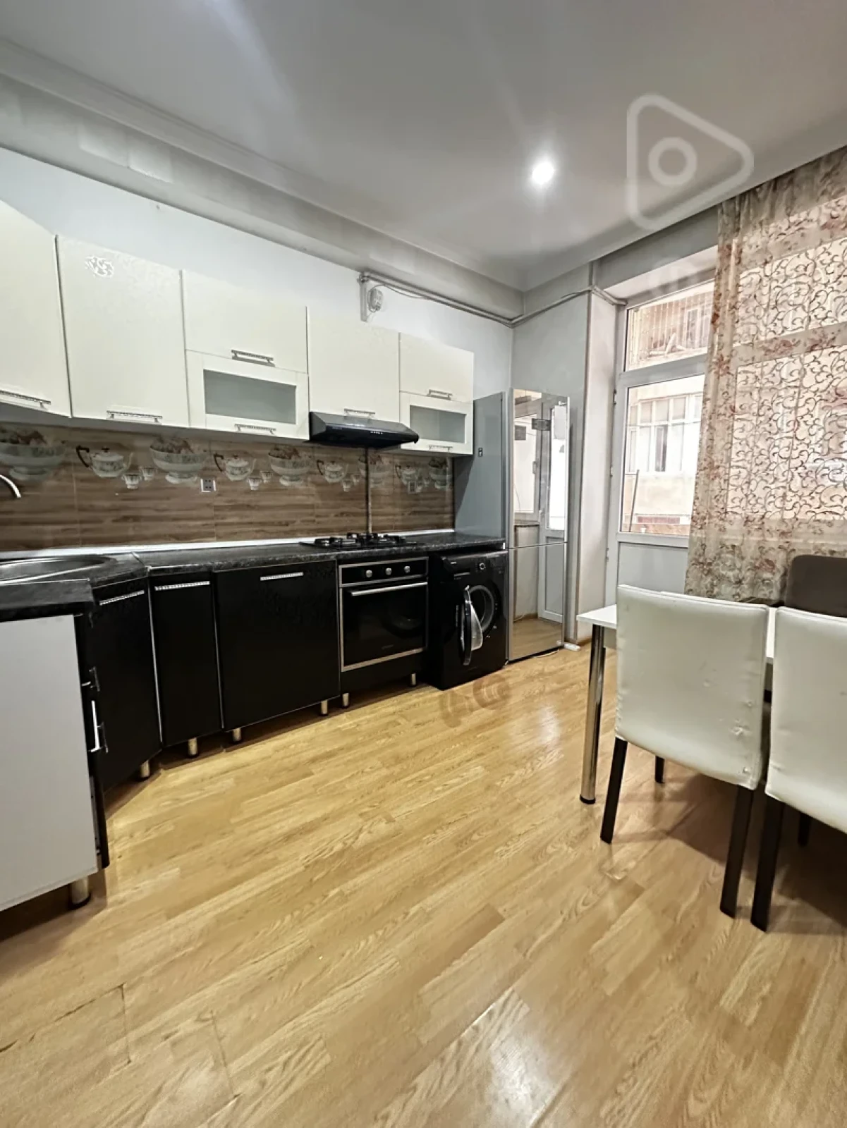 Kirayə verilir 2 otaqlı yeni tikili 75 m²