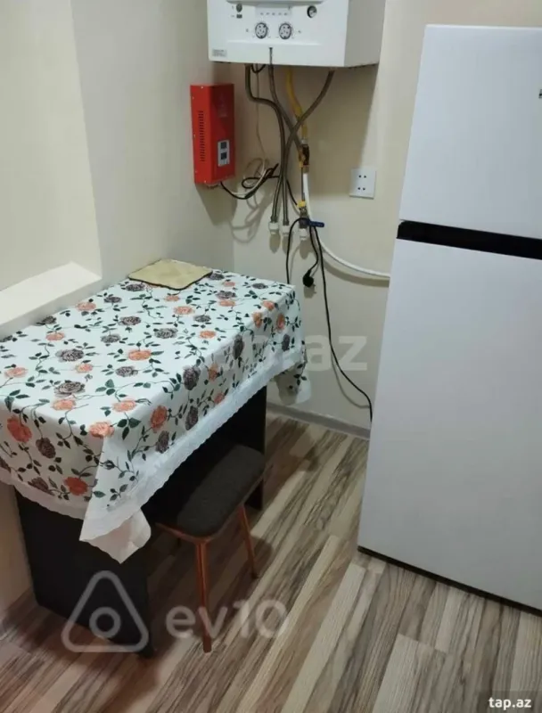 Kirayə verilir 2 otaqlı köhnə tikili 60 m²