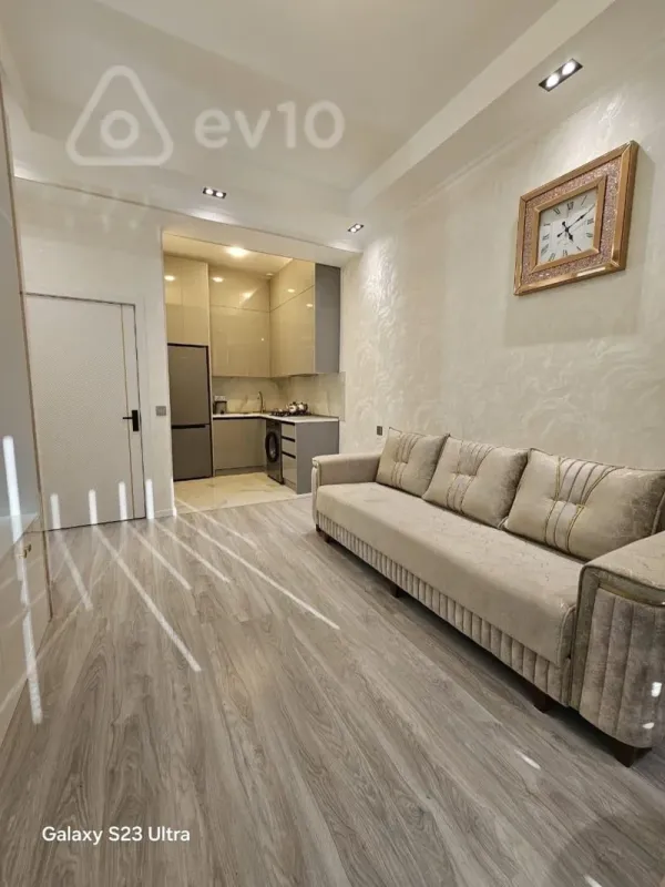Kirayə verilir 2 otaqlı yeni tikili 50 m²
