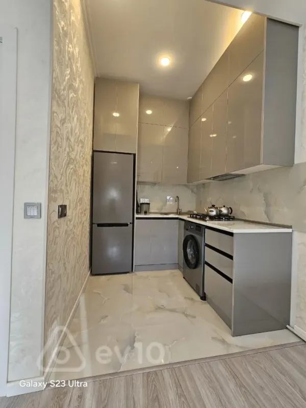 Kirayə verilir 2 otaqlı yeni tikili 50 m²