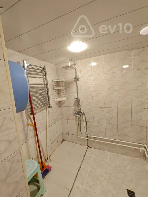 Kirayə verilir 3 otaqlı köhnə tikili 75 m²