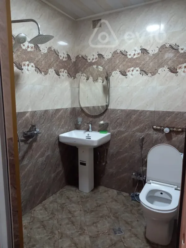 Kirayə verilir 3 otaqlı köhnə tikili 65 m²