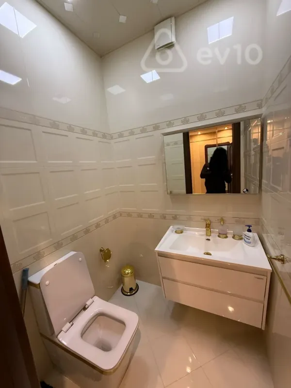 Kirayə verilir 2 otaqlı yeni tikili 70 m²