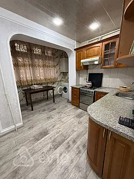 Kirayə verilir 2 otaqlı köhnə tikili 85 m²
