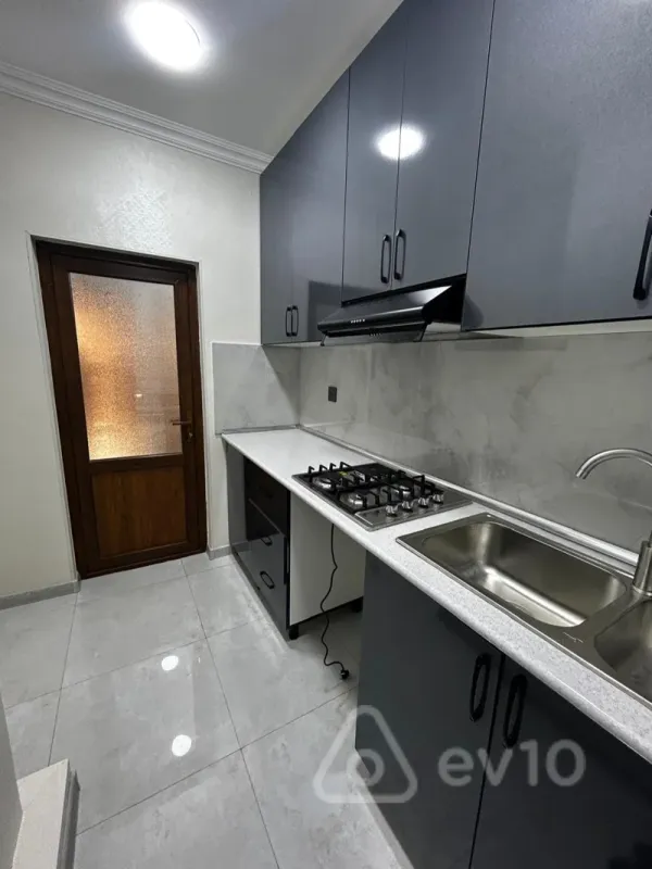Satılır 3 otaqlı köhnə tikili 75 m²