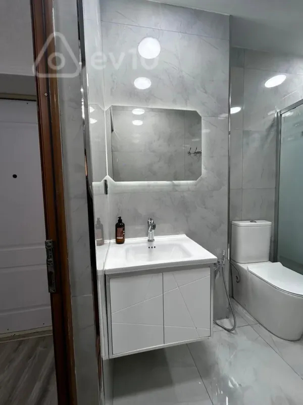 Satılır 3 otaqlı köhnə tikili 75 m²