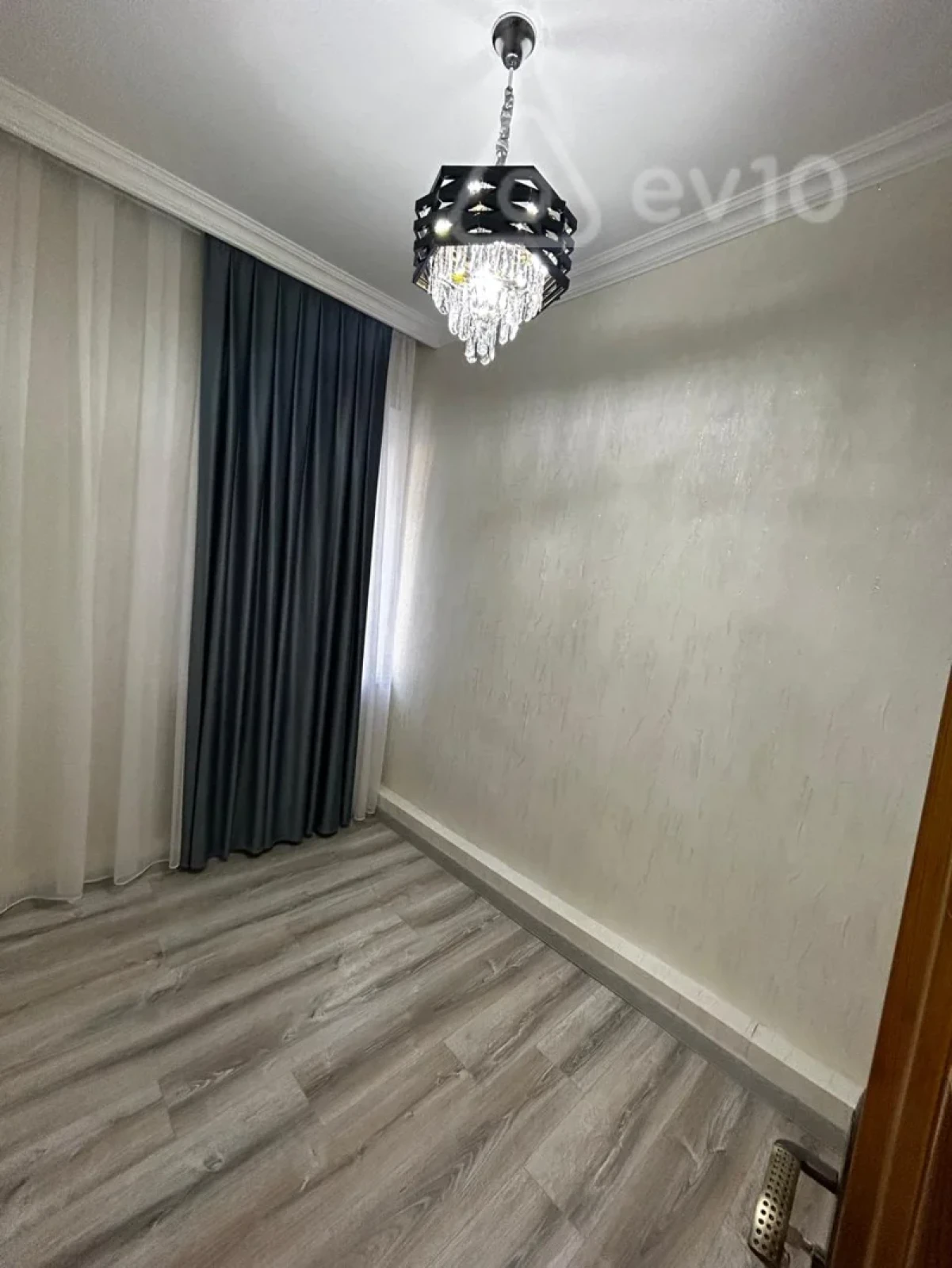 Satılır 3 otaqlı köhnə tikili 75 m²