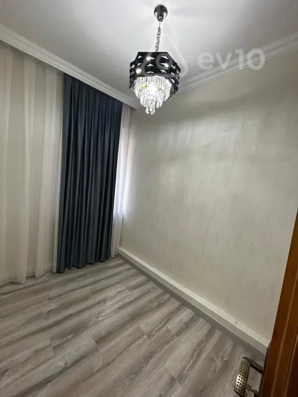 Satılır 3 otaqlı köhnə tikili 75 m²