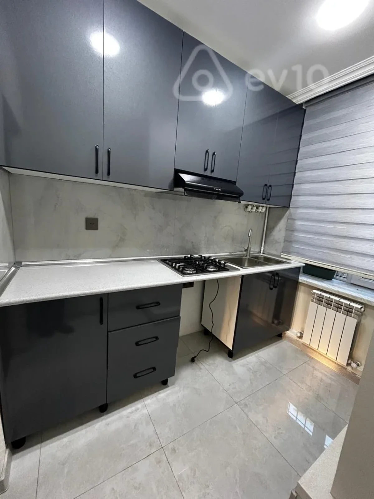 Satılır 3 otaqlı köhnə tikili 75 m²