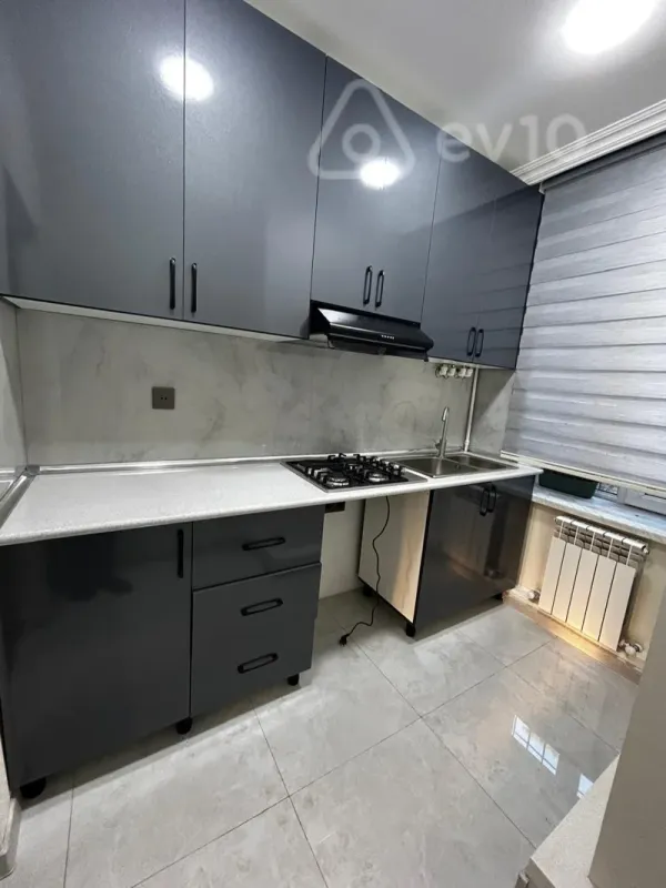Satılır 3 otaqlı köhnə tikili 75 m²