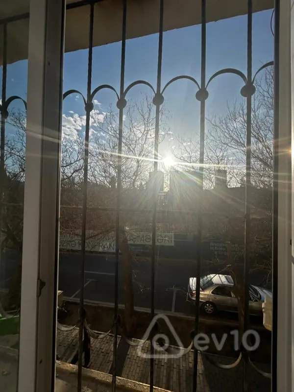 Satılır 3 otaqlı köhnə tikili 75 m²