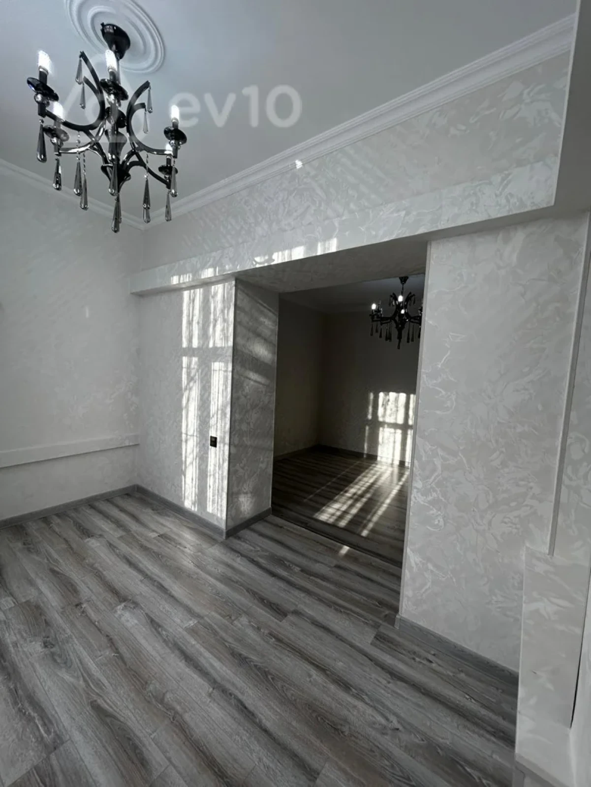 Satılır 3 otaqlı köhnə tikili 75 m²