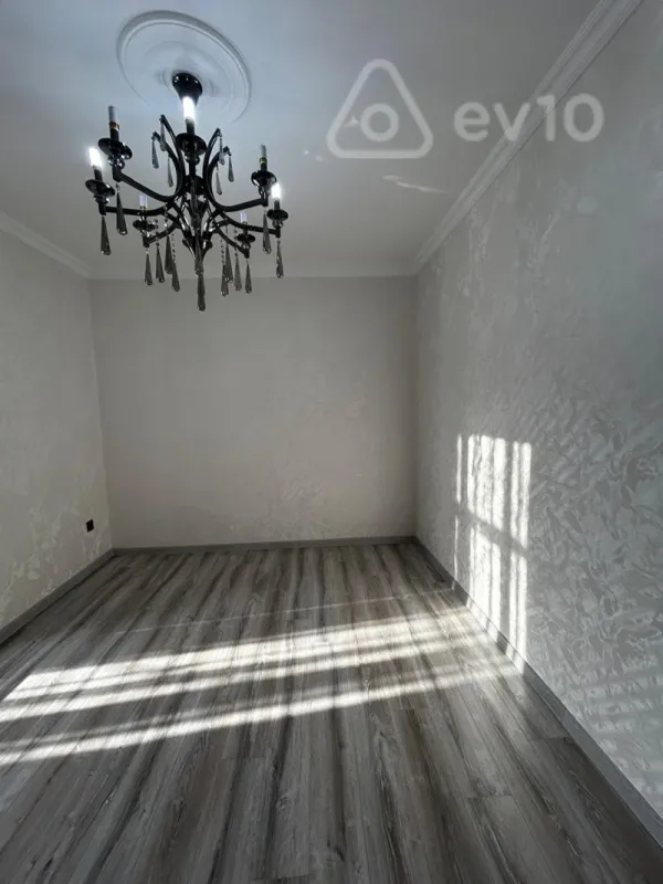 Satılır 3 otaqlı köhnə tikili 75 m²