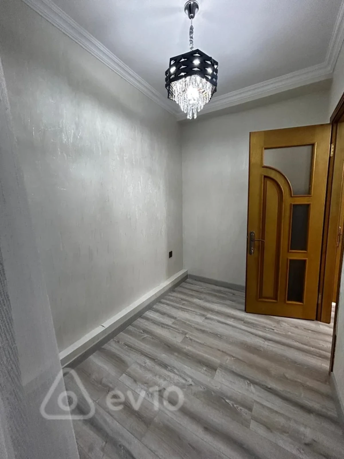 Satılır 3 otaqlı köhnə tikili 75 m²