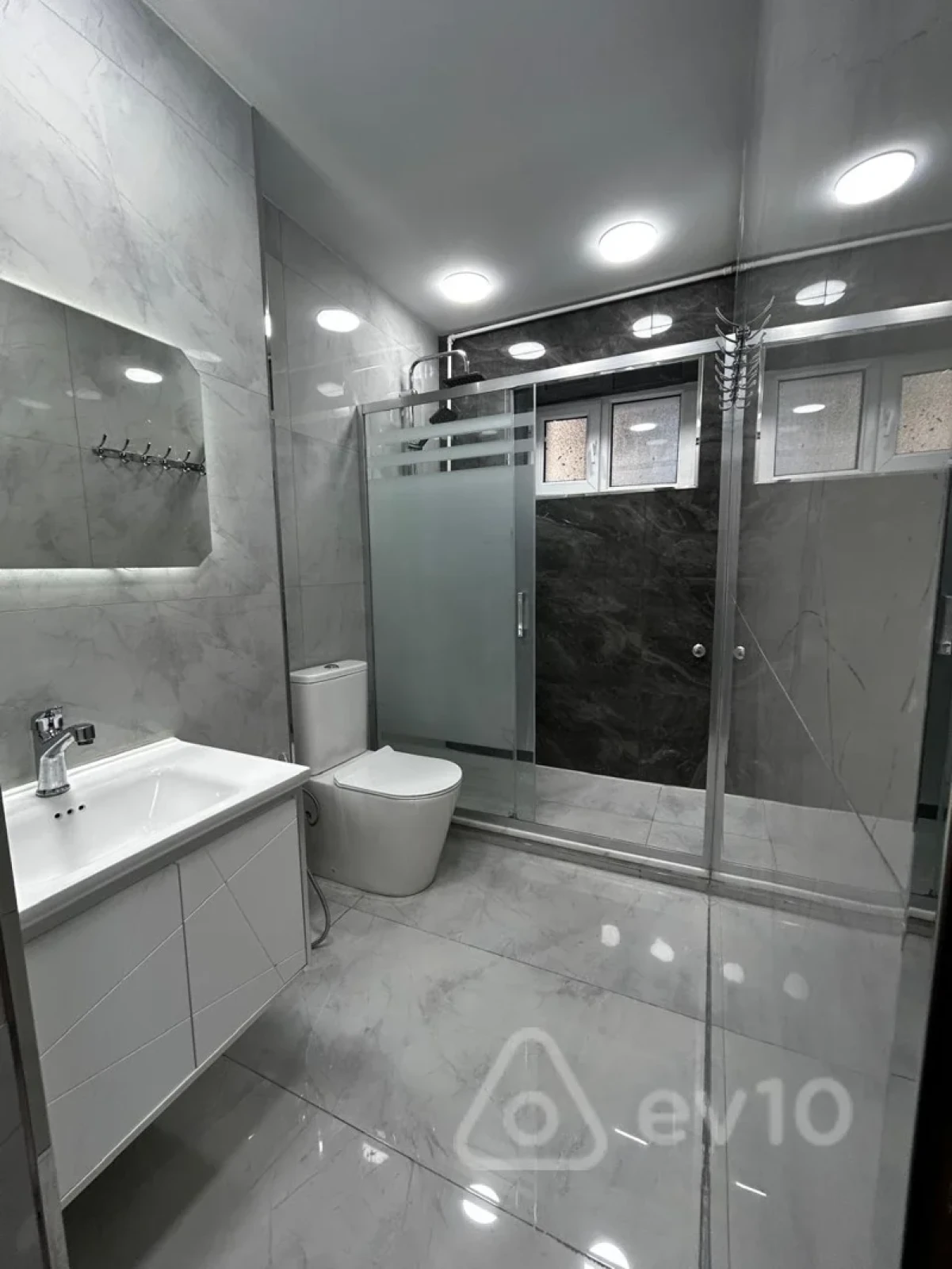 Satılır 3 otaqlı köhnə tikili 75 m²