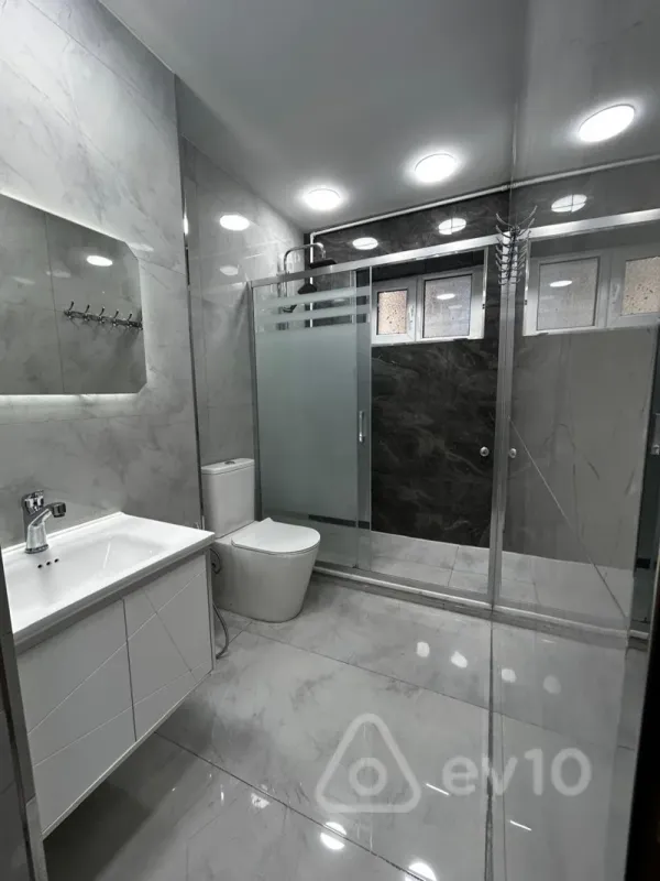 Satılır 3 otaqlı köhnə tikili 75 m²