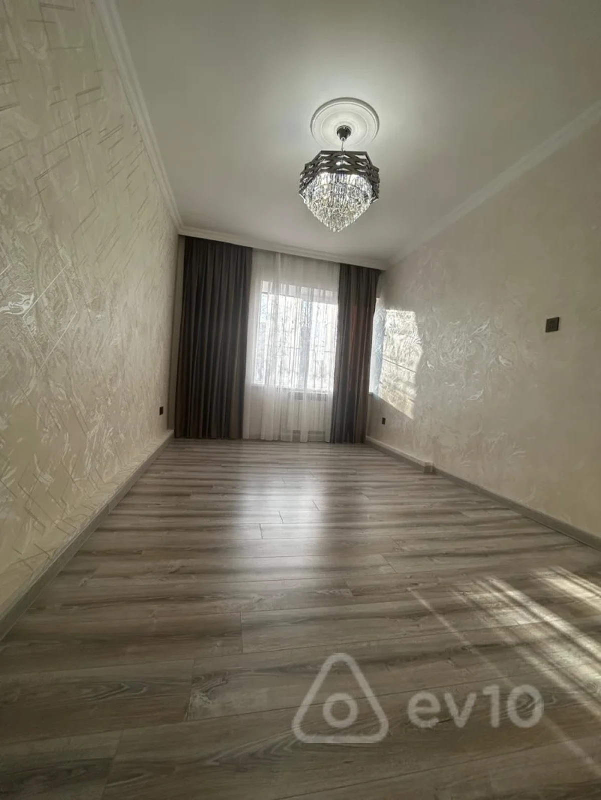 Satılır 3 otaqlı köhnə tikili 75 m²