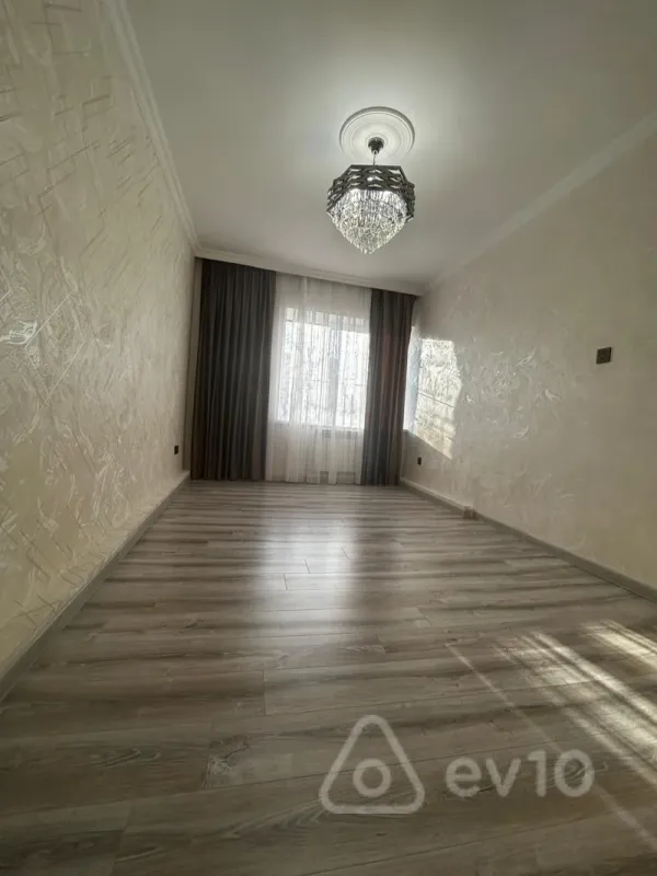 Satılır 3 otaqlı köhnə tikili 75 m²