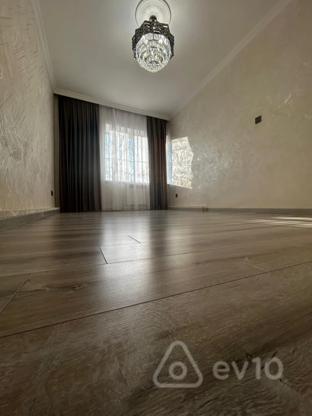 Satılır 3 otaqlı köhnə tikili 75 m²