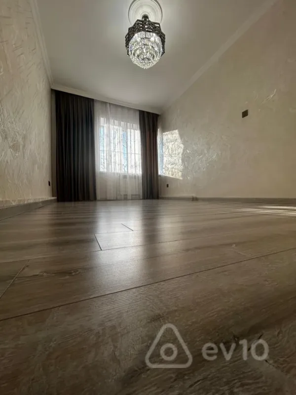 Satılır 3 otaqlı köhnə tikili 75 m²