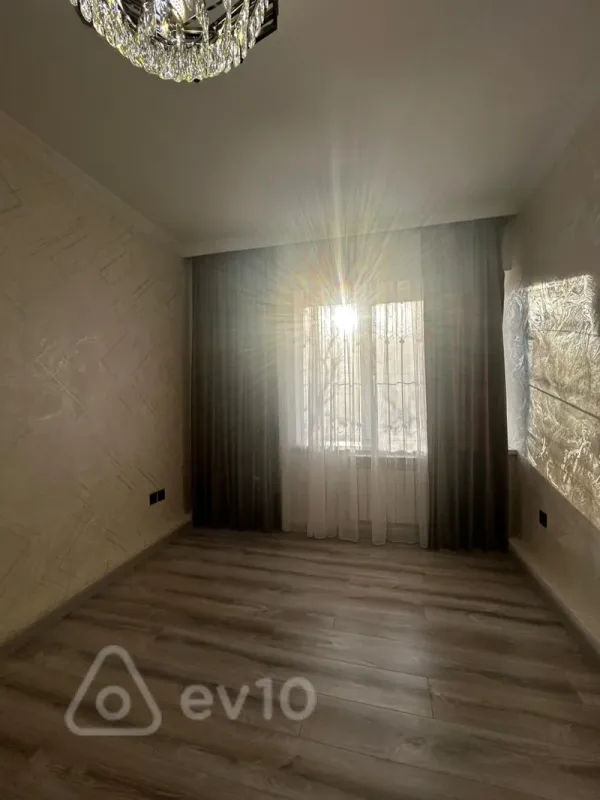 Satılır 3 otaqlı köhnə tikili 75 m²