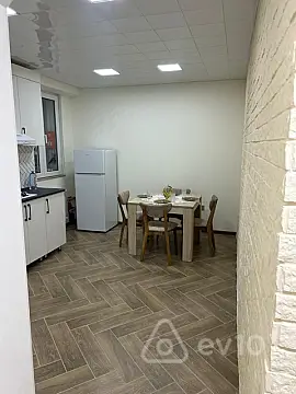 Kirayə verilir 1 otaqlı köhnə tikili 45 m²