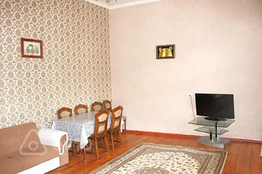 Kirayə verilir 3 otaqlı köhnə tikili 100 m²